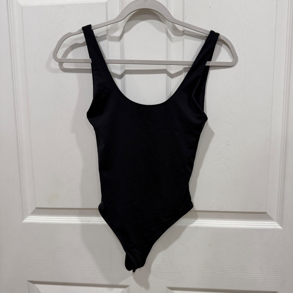 Babaton Aritzia Contour Scoopneck Bodysuit Black XS 101291